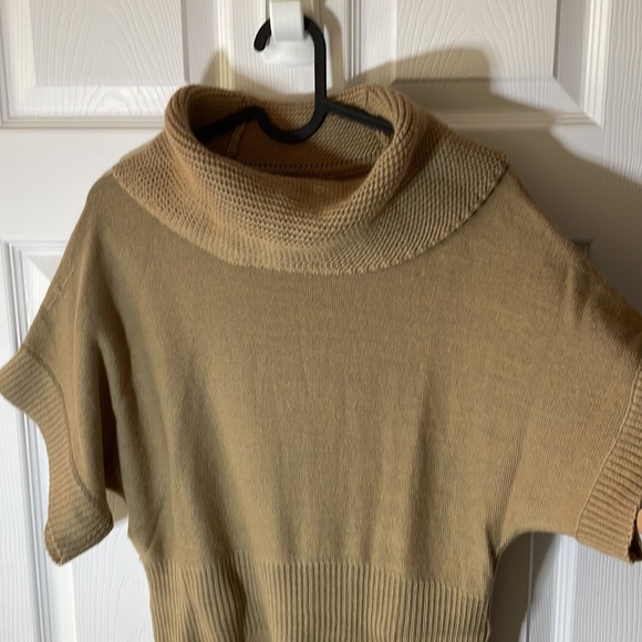 Short sleeve sweater dress for year round. Gorgeous with a belt - Picture 3 of 3